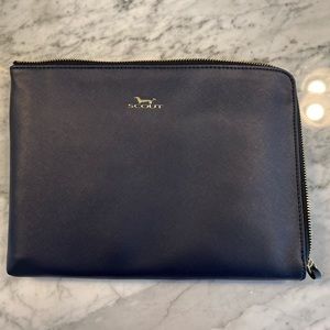 Scout media travel pouch